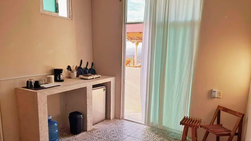 ECO Room kitchenete area y entrance and rest area / Habitación ECO con cocineta, entrada y area de descanso, CasaInspira Mazunte Oaxaca