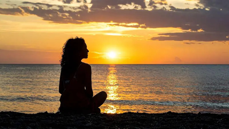 SOL Suite entrance with fornutire in dinning and kitchen room / Entrada a Suite SOL con muebles de comedor y cocina completa