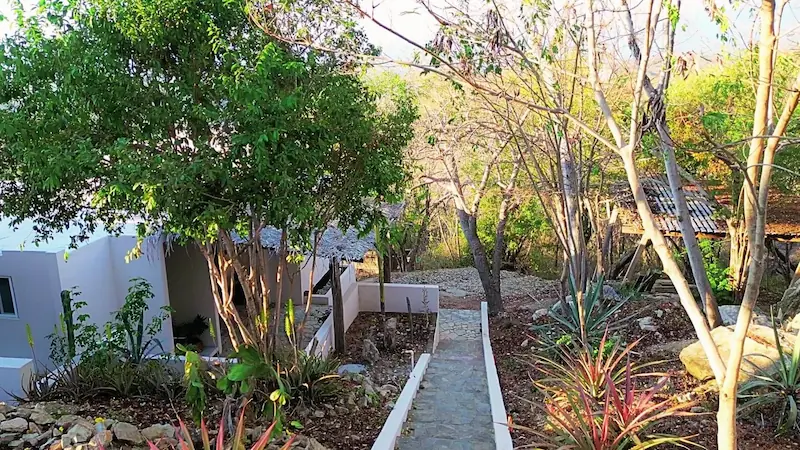 SOL Suite entrance with fornutire in dinning and kitchen room / Entrada a Suite SOL con muebles de comedor y cocina completa