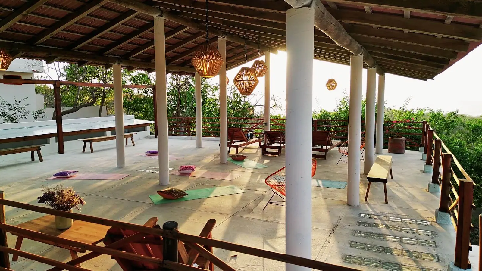 SOL Suite entrance with fornutire in dinning and kitchen room / Entrada a Suite SOL con muebles de comedor y cocina completa