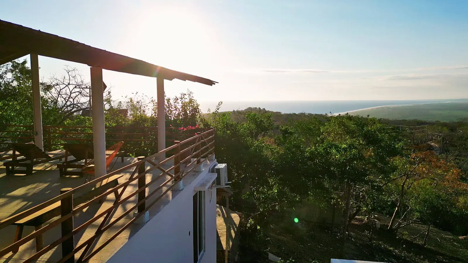 SOL Suite entrance with fornutire in dinning and kitchen room / Entrada a Suite SOL con muebles de comedor y cocina completa