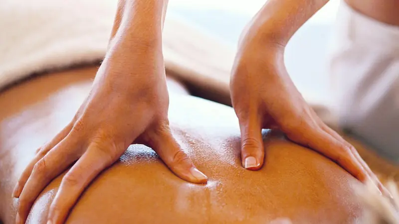 SOL Suite entrance with fornutire in dinning and kitchen room / Entrada a Suite SOL con muebles de comedor y cocina completa