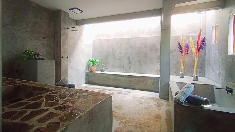 SOL Suite entrance with fornutire in dinning and kitchen room / Entrada a Suite SOL con muebles de comedor y cocina completa